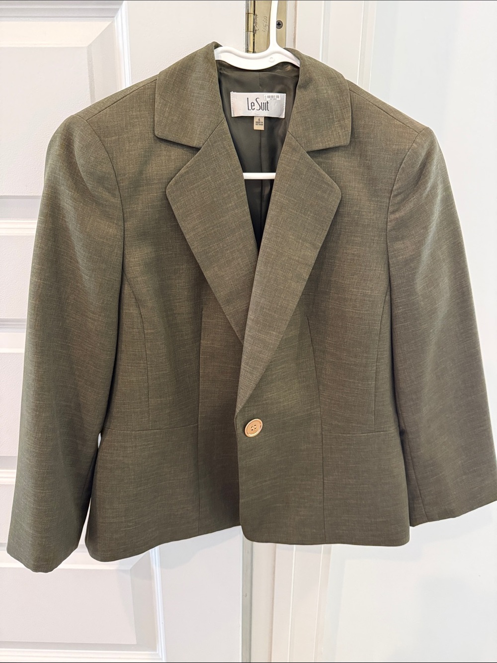 Le Suit Olive Green Single-Button Women's Blazer